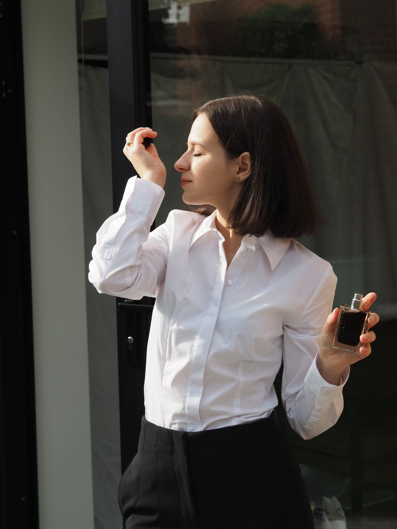 The OZORNINA perfumer exploring a fragrance in the afternoon light
